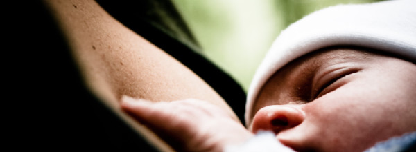 Brak apetytu u niemowlaka – co z pociechą, która nie chce jeść.
